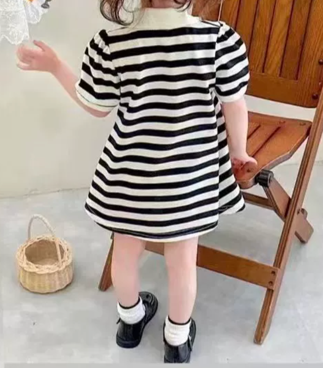 女の子の夏用半袖ポロカラーワンピース