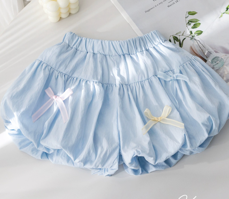 女の子の夏のショートパンツ