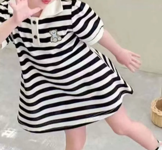 女の子の夏用半袖ポロカラーワンピース